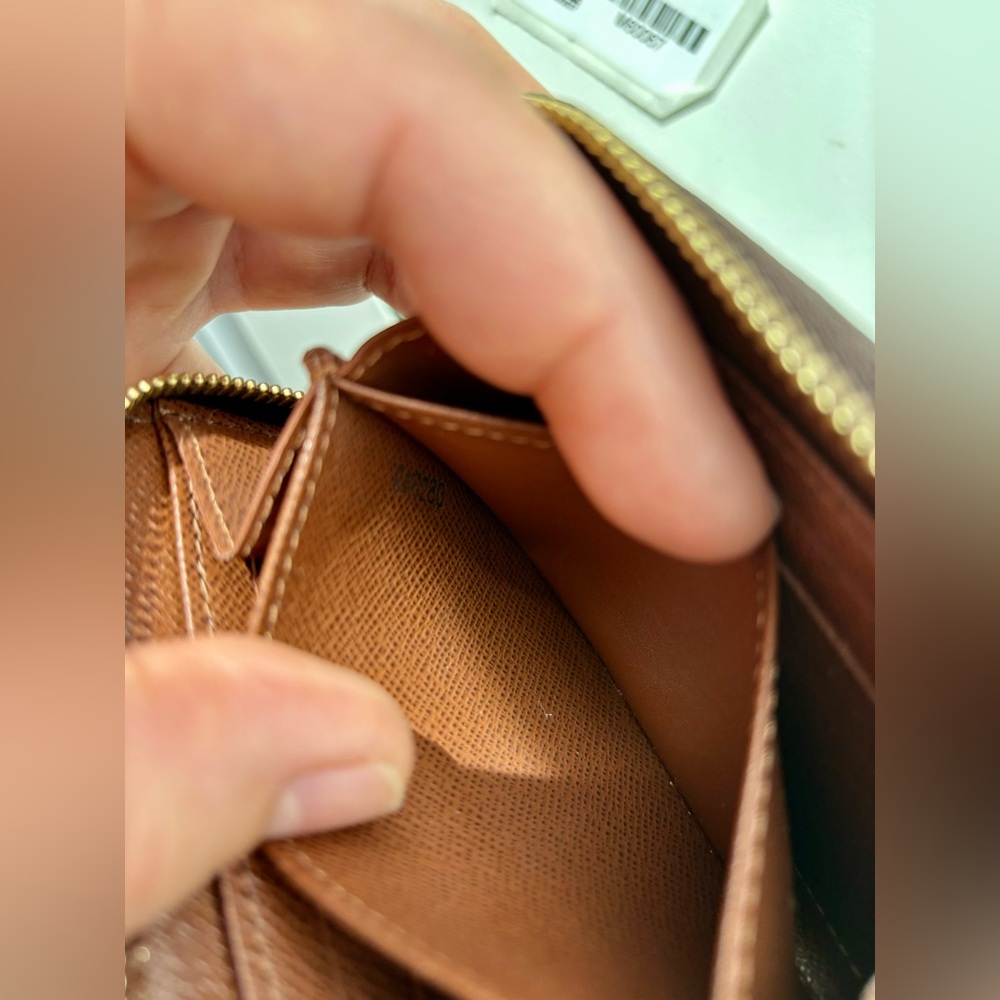 Louis Vuitton zippy coin purse - Picture 7 of 9